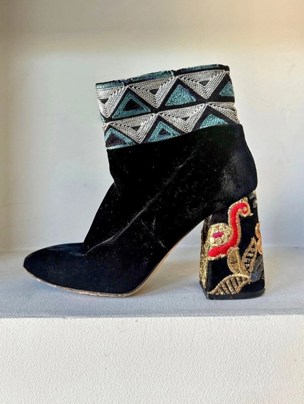 Dee Keller Lake Embroidered Velvet Booties in Black US 7.5 EU 37.5